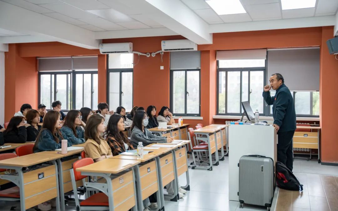 喜报|西安科技大学高新学院教师李程获"全国劳动模范"荣誉称号！