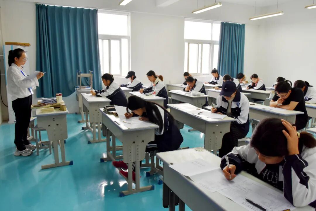 西安轨道交通技工学校开展职教单招文化课校内摸底测试