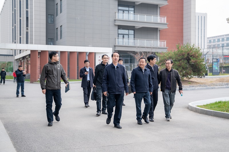 安康学院党委书记钟生海领导一行到西安科技大学高新学院交流座谈