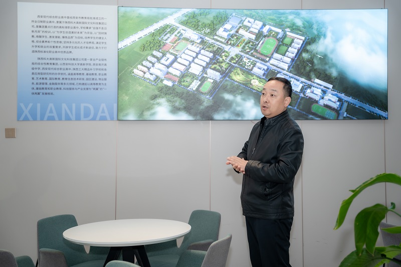 安康学院党委书记钟生海领导一行到西安科技大学高新学院交流座谈