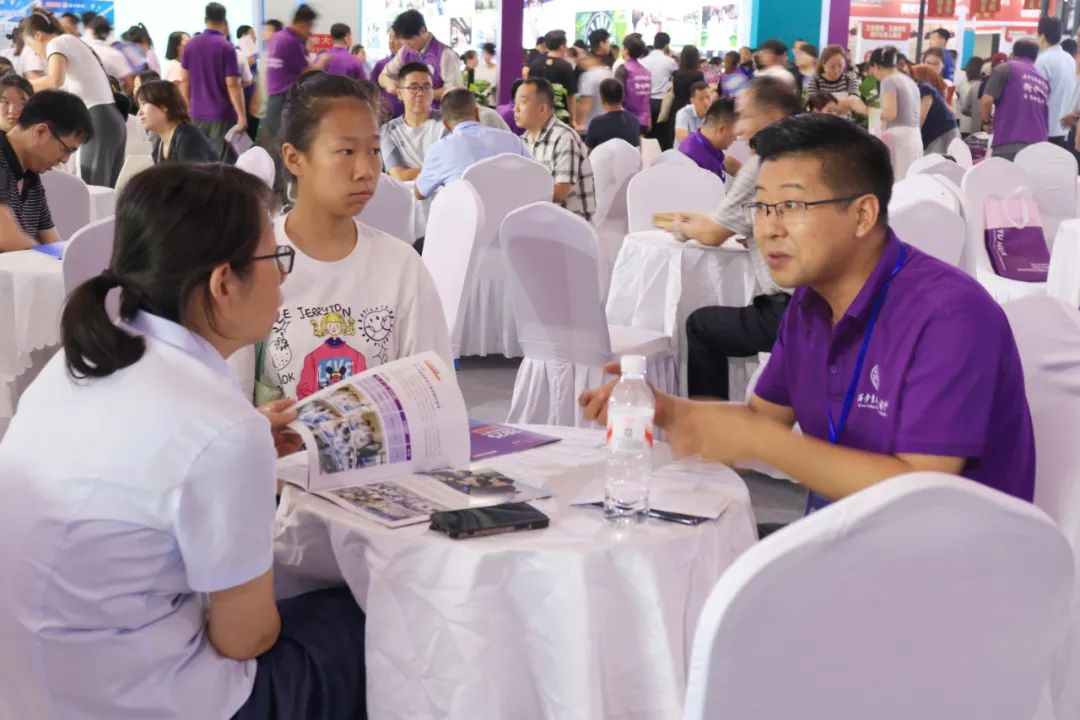 直击现场 | 西安育华职业高中2025年浐灞中招会火热进行中...