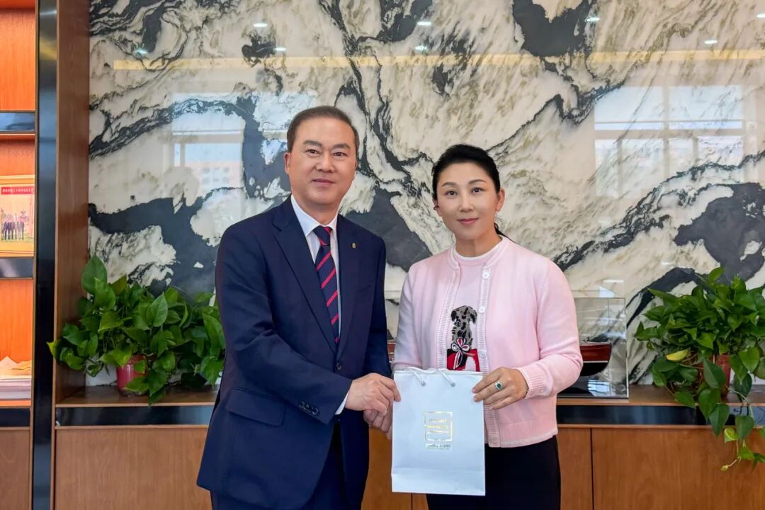 韩国国立全北大学对西安明德理工学院进行友好访问
