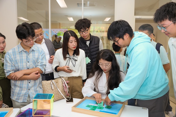 近百名中学老师走进西安欧亚学院，看大学正在怎么变、聊中学该怎么做