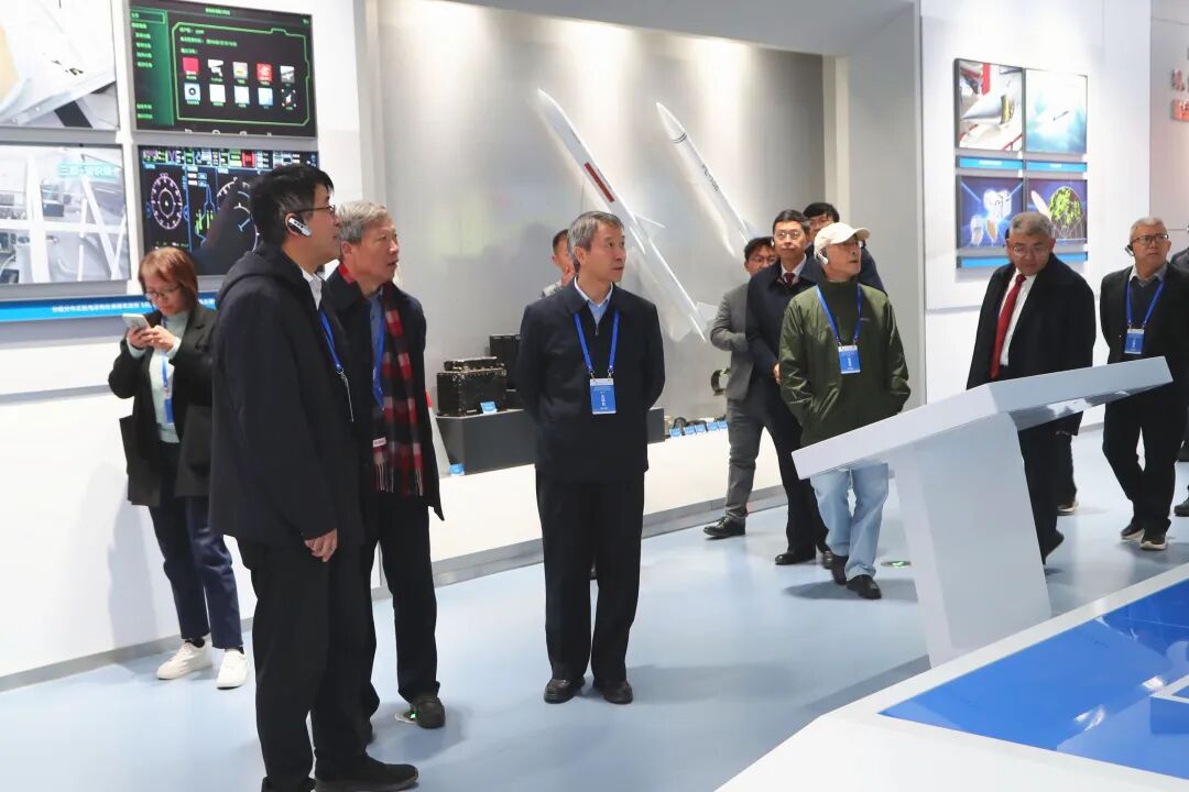 西安航空学院举行本科教育教学审核评估专家意见交流会