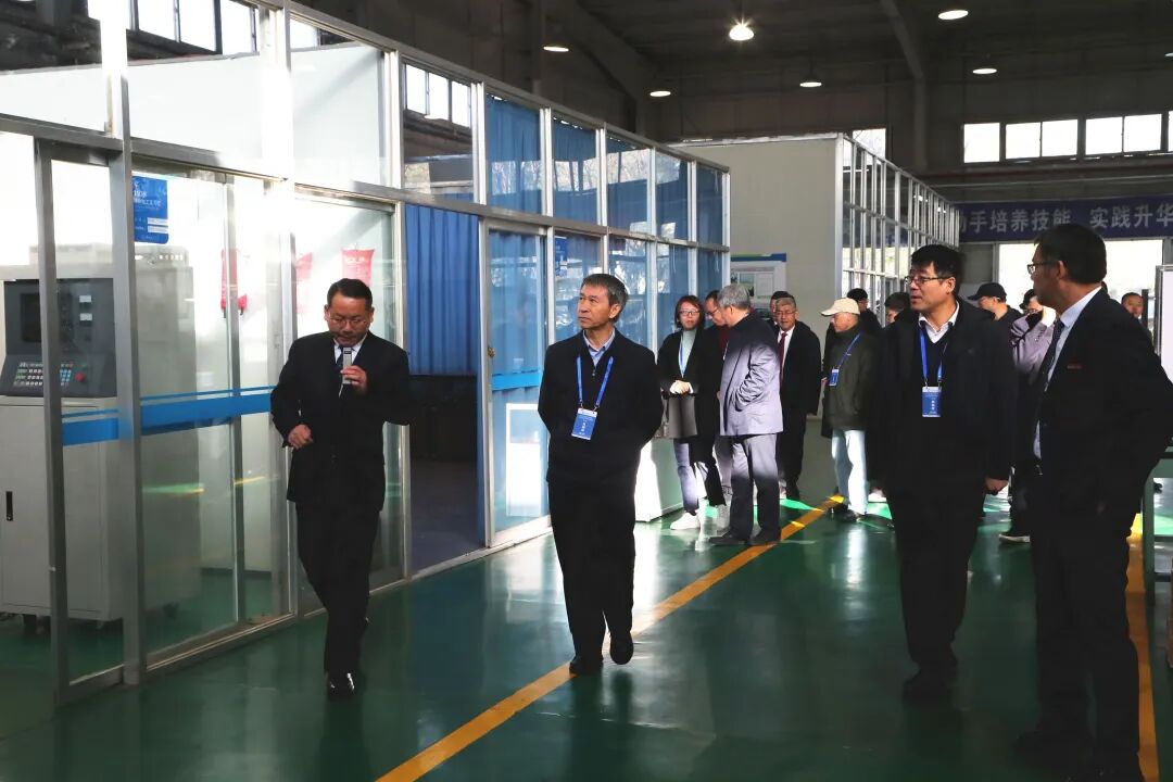 西安航空学院举行本科教育教学审核评估专家意见交流会