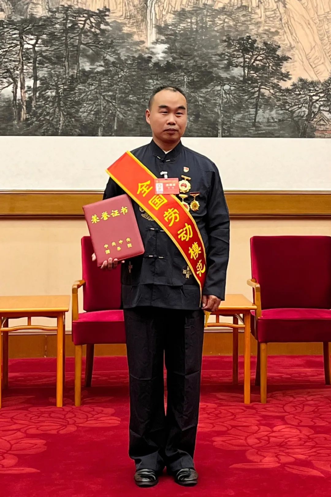 喜报|西安科技大学高新学院教师李程获"全国劳动模范"荣誉称号！