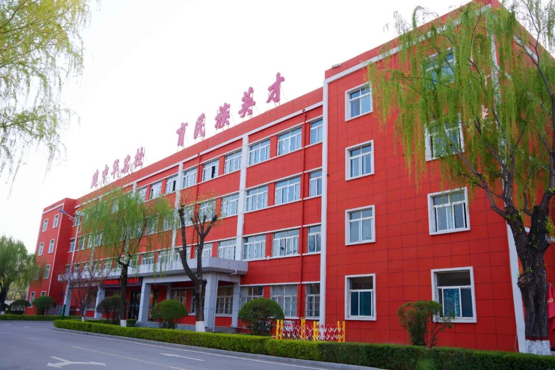 西安育华职业高中与西安市东城第一中学“名校+”合作签约暨揭牌仪式成功举办