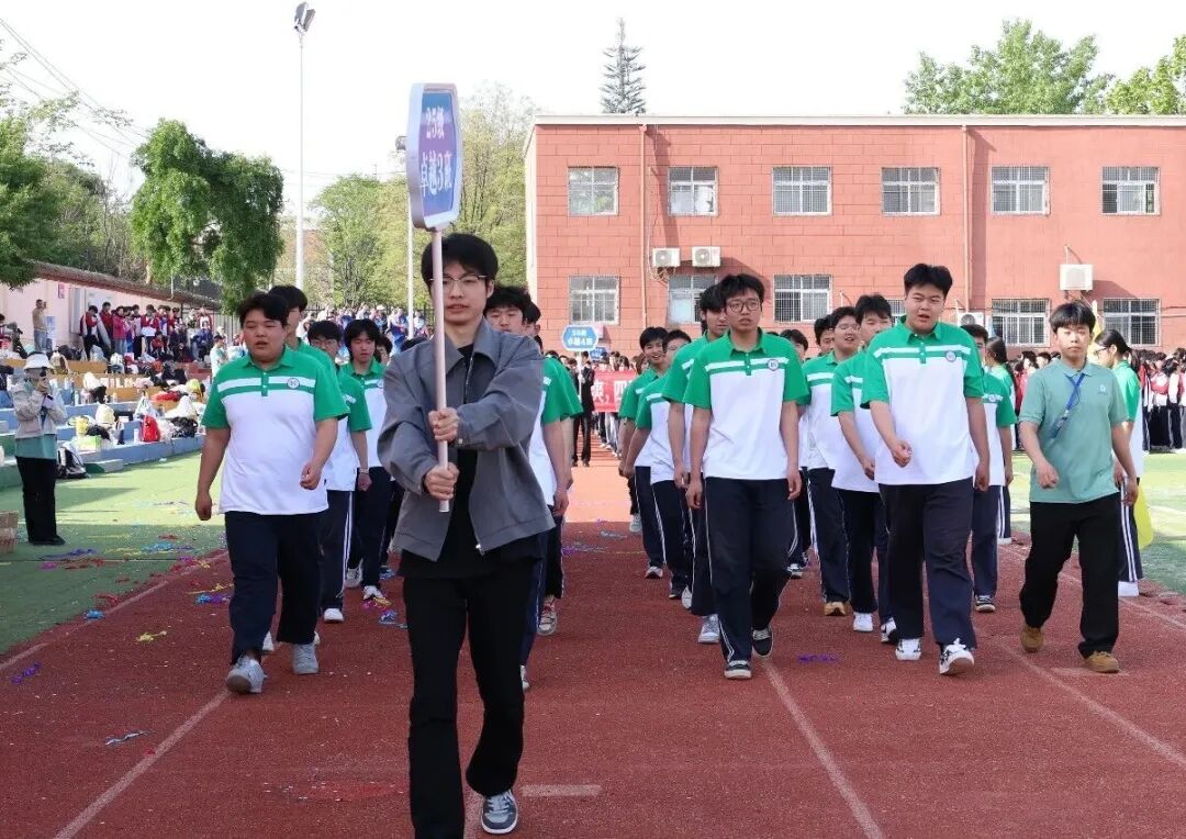 西安新高教职业高中第三届校园文化艺术节暨春季田径运动会开幕仪式！