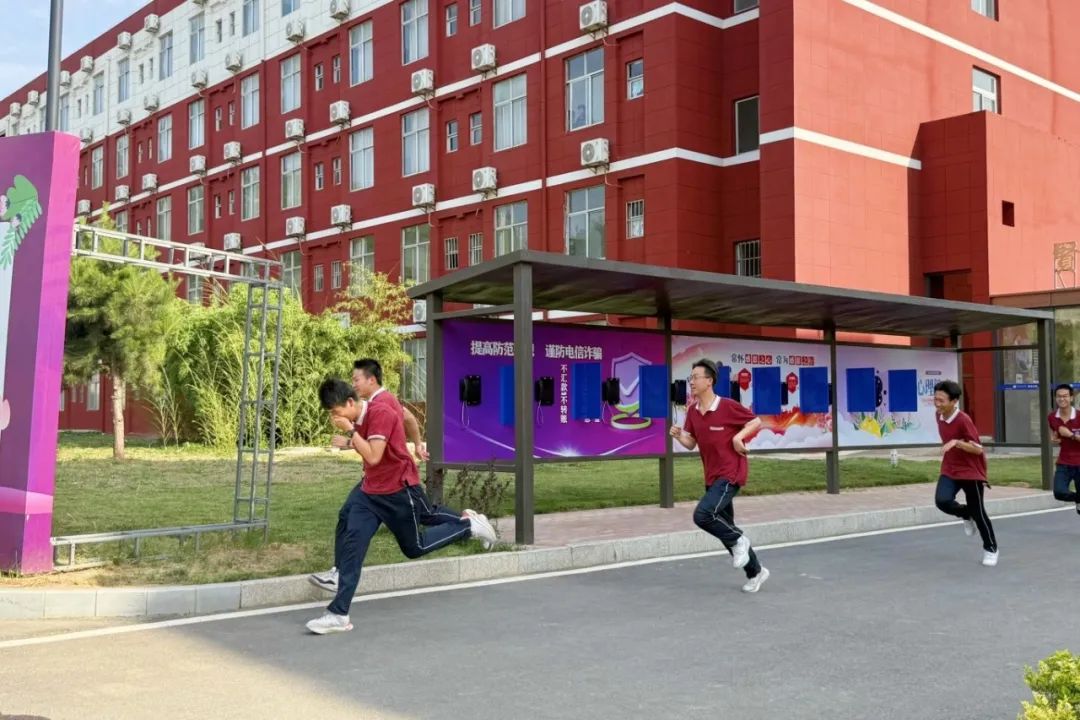 西安育华职业高中2025年防震消防安全演练：筑牢生命防线，守护你我安全