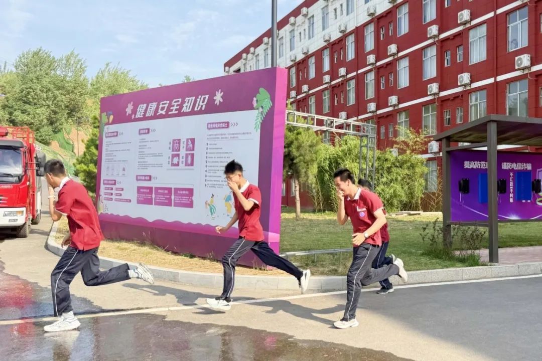 西安育华职业高中2025年防震消防安全演练：筑牢生命防线，守护你我安全