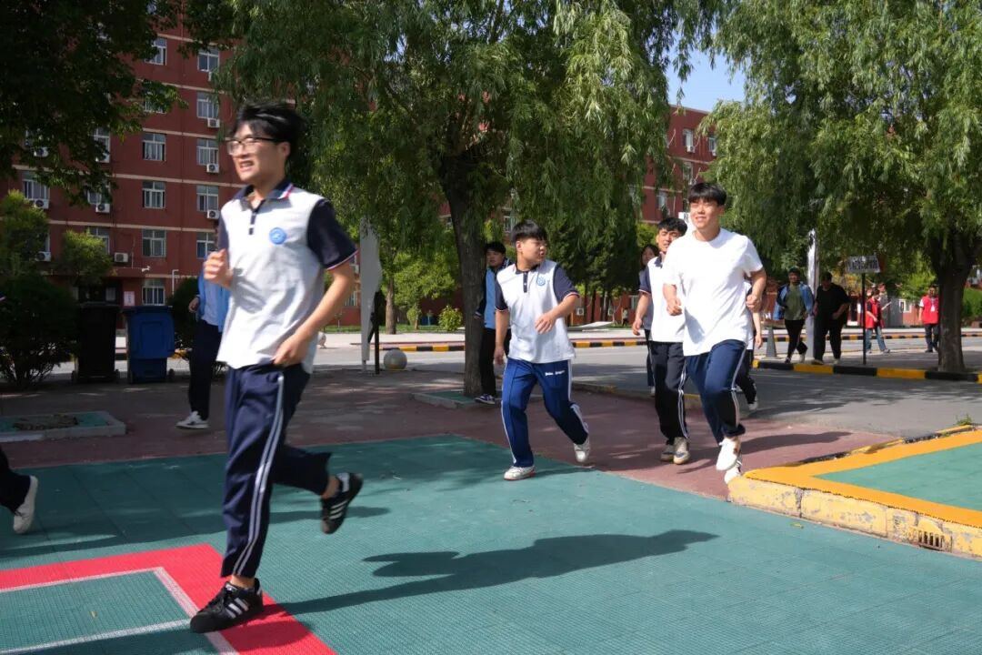 西安领航职业高级中学组织开展防灾减灾日应急疏散演练活动