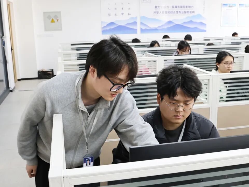 西安培华学院的毕业生职场生涯，从校园就开始！打破传统毕业生就业难的现实