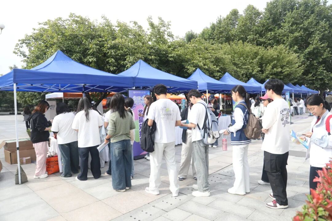 西安培华学院 2026 秋季综合双选会暨第十届 “蒲公英” 生涯体验节圆满落幕