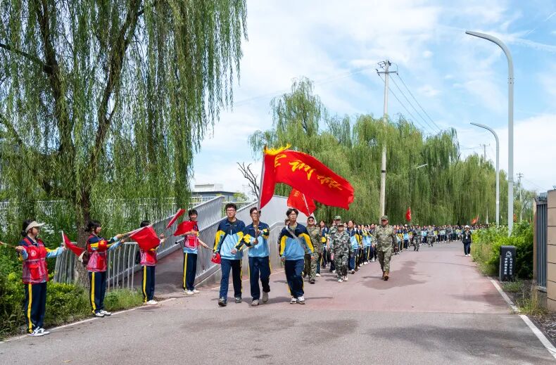 晨光励行 当“燃”青春丨16公里！西安明德理工学院学子步履淬成长！
