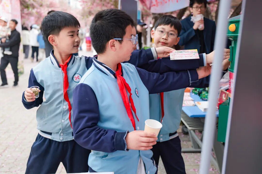 西京学院成功举办“西京樱花开·诗从长安来”第七届三秦文化节！