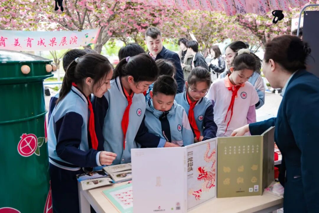 西京学院成功举办“西京樱花开·诗从长安来”第七届三秦文化节！