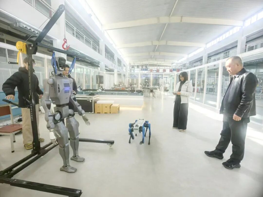 智创未来｜西京学院机器人创新实验室正式启用为推进产教融合实现智慧力量