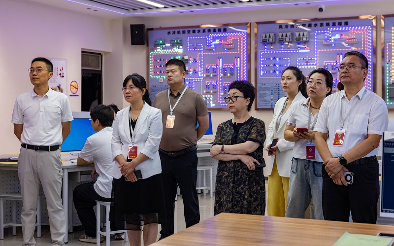 西安市长安区政协委员一行调研西安科技大学高新学院科技园