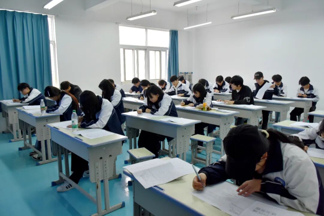 西安轨道交通技工学校开展职教单招文化课校内摸底测试