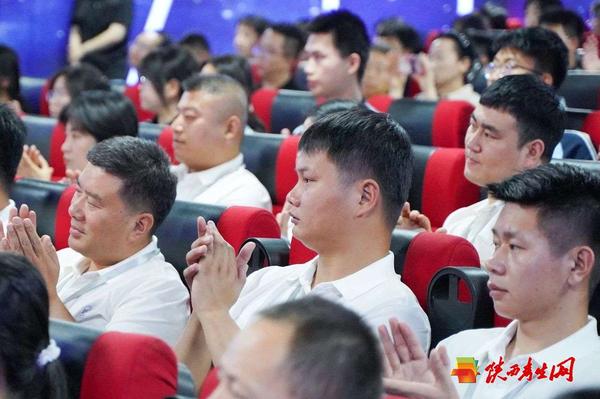 重磅！西安市航天中学与西安新高教职业高中“名校+”、校企合作签约暨揭牌仪式隆重举行12.jpg