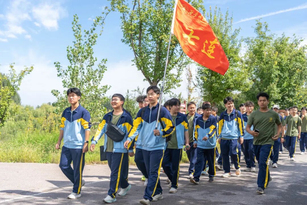 晨光励行 当“燃”青春丨16公里！西安明德理工学院学子步履淬成长！