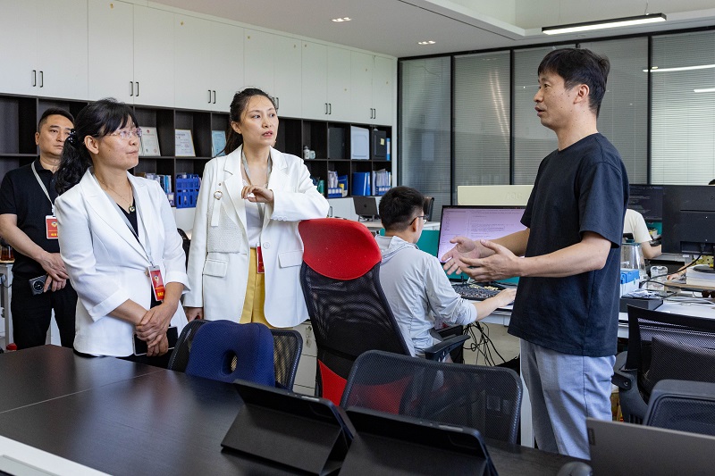 西安市长安区政协委员一行调研西安科技大学高新学院科技园