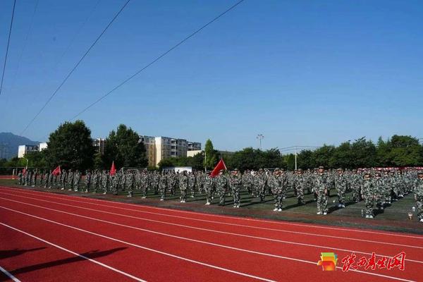 西安博雅艺术职业高中举行2023级新生国防教育暨军事素质拓展开营仪式4.jpg