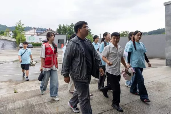 实践育人|寻遵义初心 传长征薪火,西安明德理工学院学子踏赴红色黔北践行青春使命 实践育人|寻遵义初心 传长征薪火,西安明德理工学院学子踏赴红色黔北践行青春使命