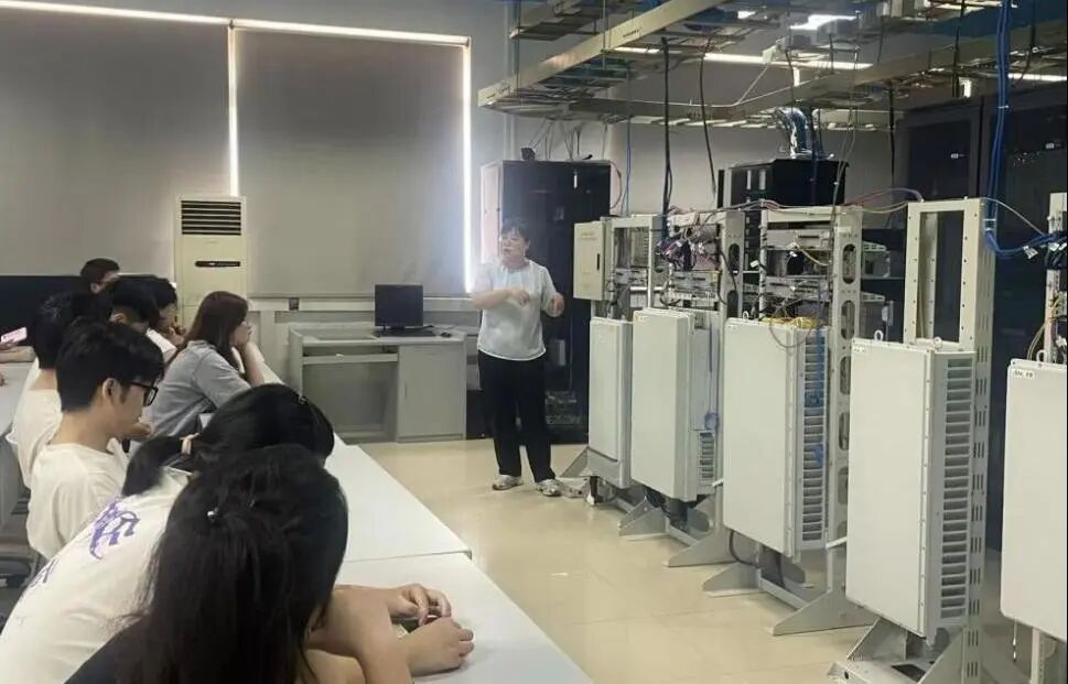 西安明德理工学院学子在竞赛与实践中展现青春风采！