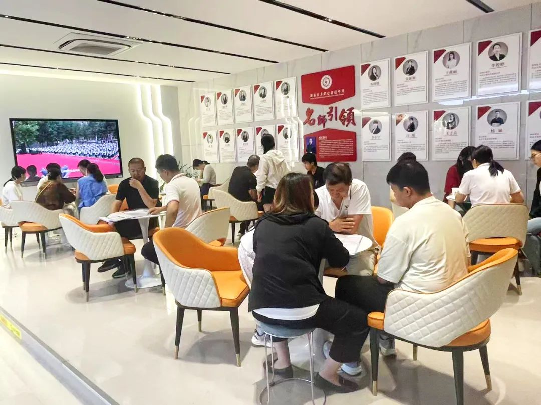 西安东方职业高级中学2025新生报名火爆！席位告急，预报从速！