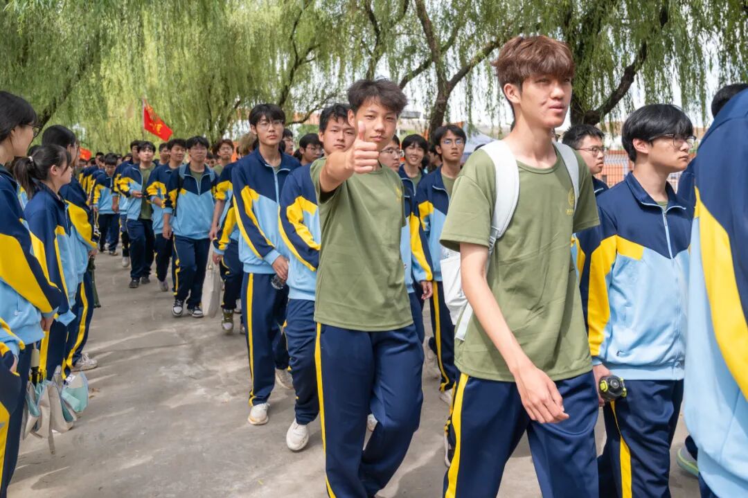 晨光励行 当“燃”青春丨16公里！西安明德理工学院学子步履淬成长！