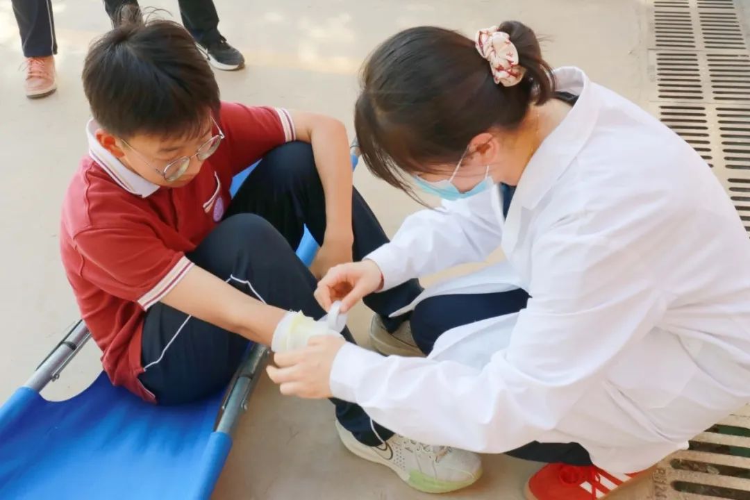 西安育华职业高中2025年防震消防安全演练：筑牢生命防线，守护你我安全