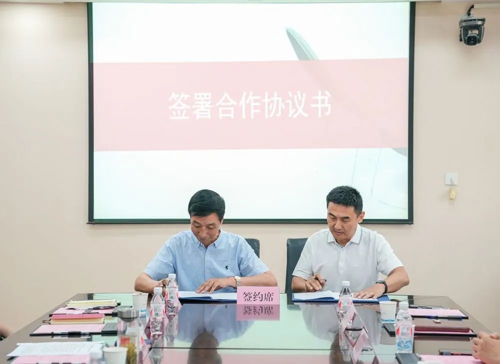 西安医学高等专科学校举行“仁泰智慧养老产业学院”成立揭牌仪式