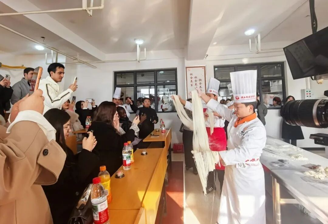 “品味中国·思路食韵”美食文化体验活动在陕西旅游烹饪职业学院成功举办