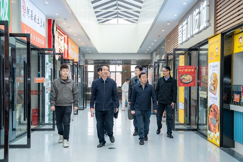 安康学院党委书记钟生海领导一行到西安科技大学高新学院交流座谈