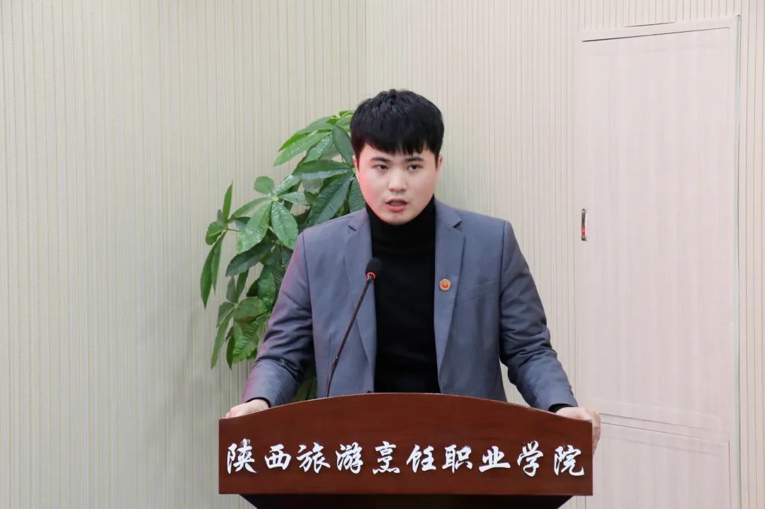 陕西旅游烹饪职业学院新任职航空旅游学院负责人代表  丁文博 发言
