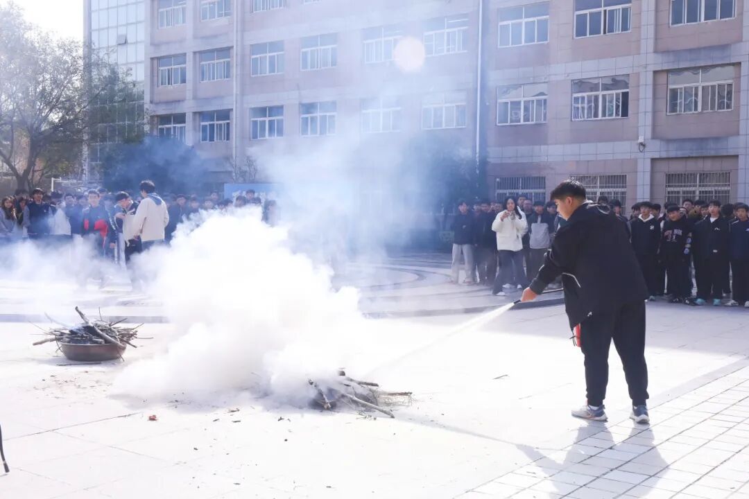 以练筑防，安全同行-西安铁道技师学院这场消防演练干货满满！