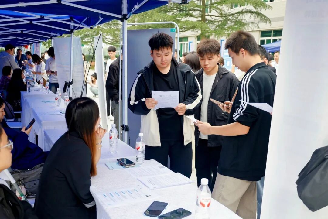 西安汽车职业大学举办2026年全省汽车产业专场校园招聘会暨2027届毕业生秋季双选会