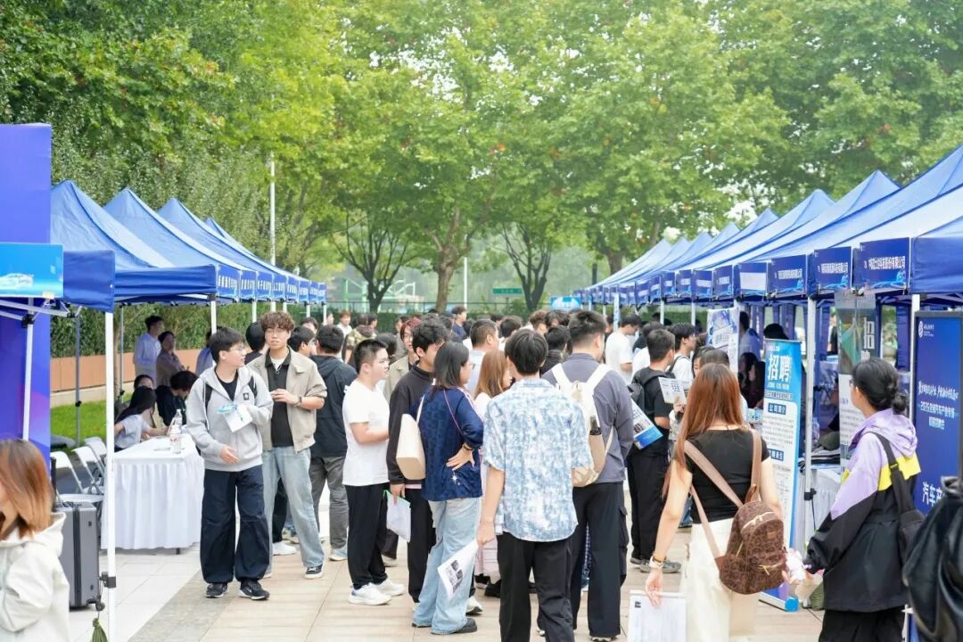 西安汽车职业大学举办2026年全省汽车产业专场校园招聘会暨2027届毕业生秋季双选会