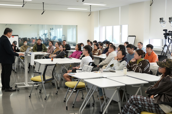 西安欧亚学院“通识 Art+”精彩回顾,重温秋季校园里的思想聚会6.jpg