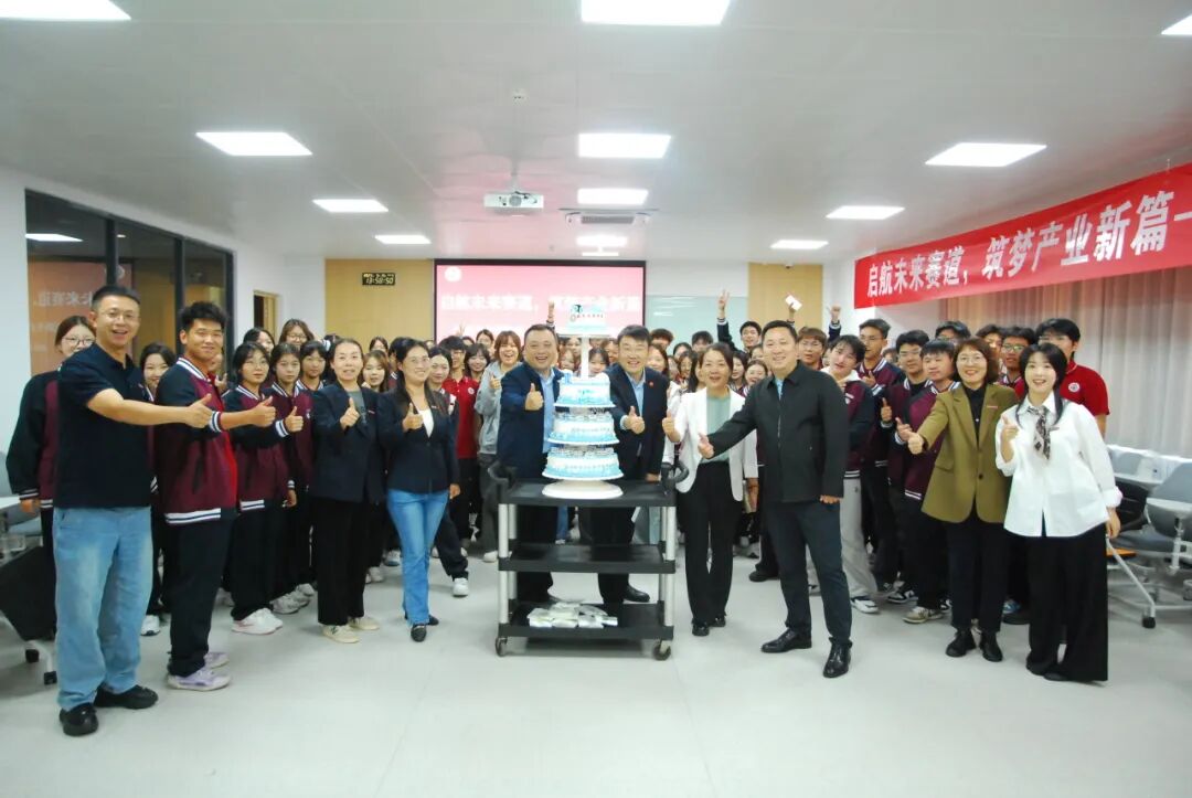 西安培华学院的毕业生职场生涯，从校园就开始！打破传统毕业生就业难的现实