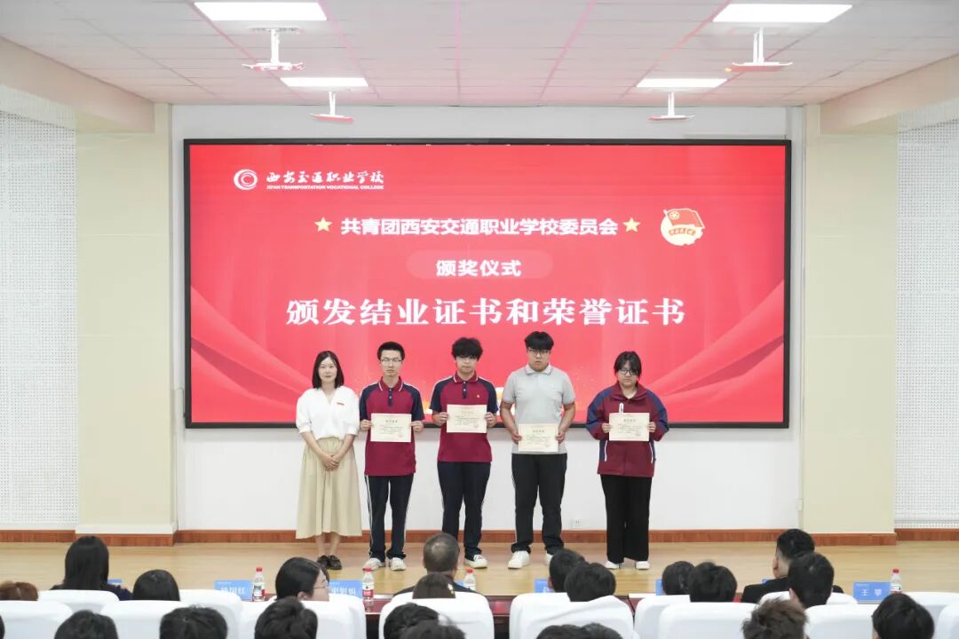 校党总支书记、执行校长赵润会