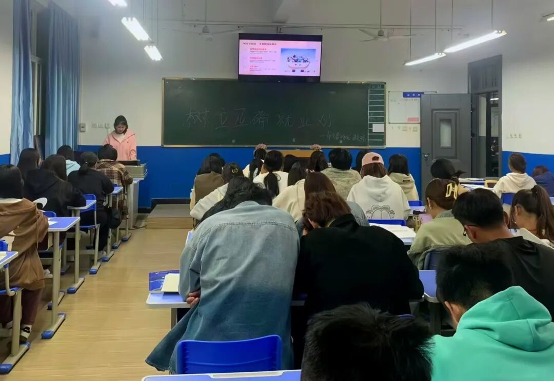 西安海棠职业学院曹燕琴：双证通关+国奖斩获！白衣逐梦绽放青春光彩