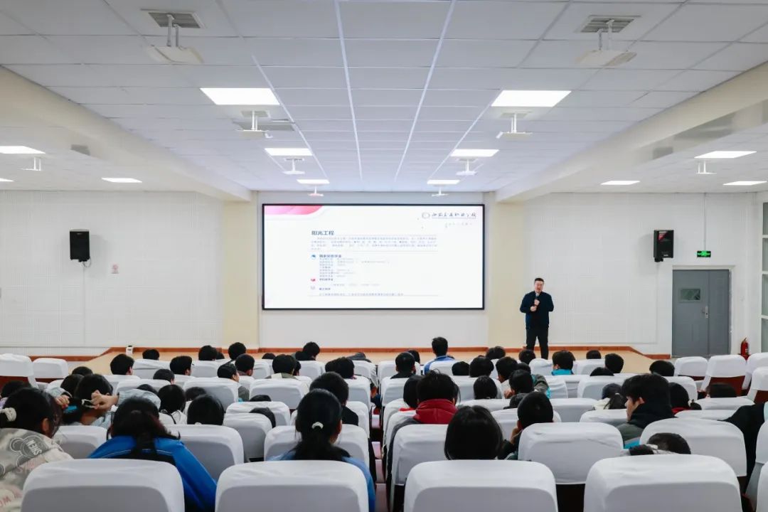 西安市鹿原中学师生到西安交通职业学校开展研学实践暨科学教育体验活动