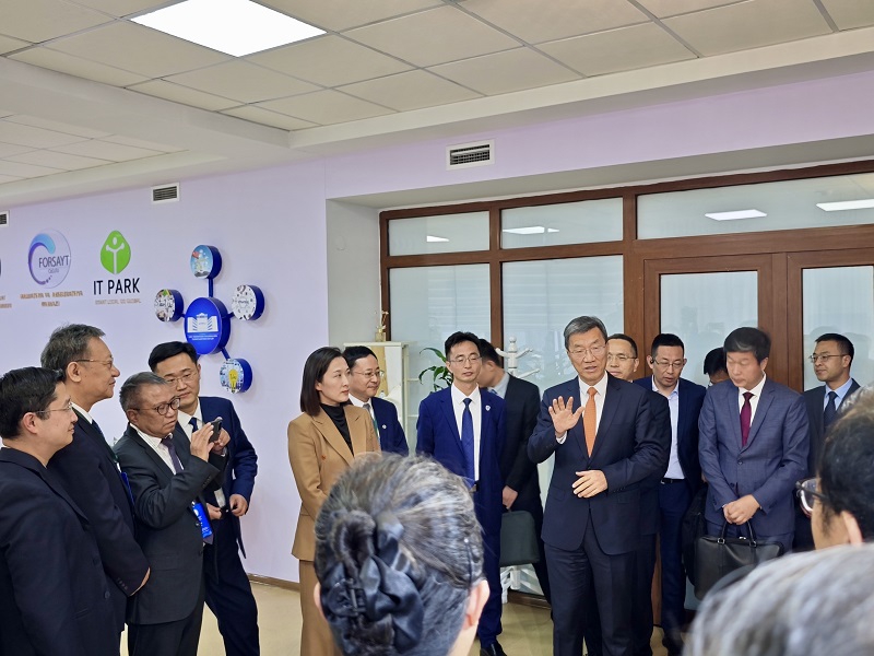 西安科技大学高新学院副院长张晨应邀参加第二届中乌百校论坛