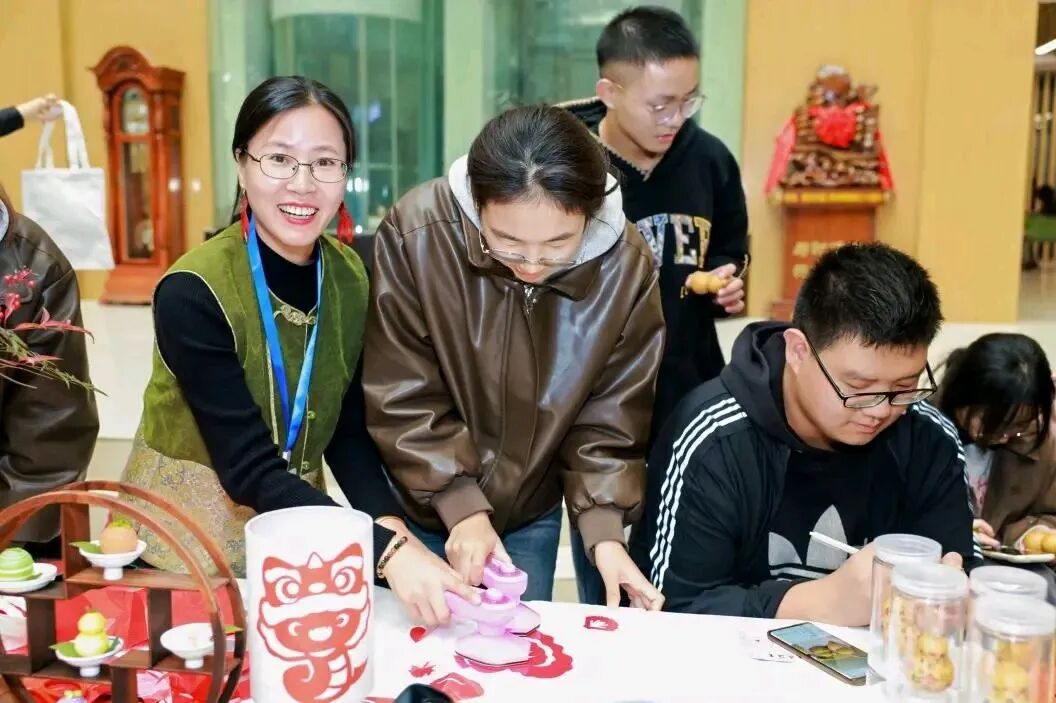 西安交通工程学院举办“美育润韶华”中式美学实践教学活动