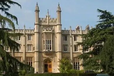 伦敦里士满美国国际大学