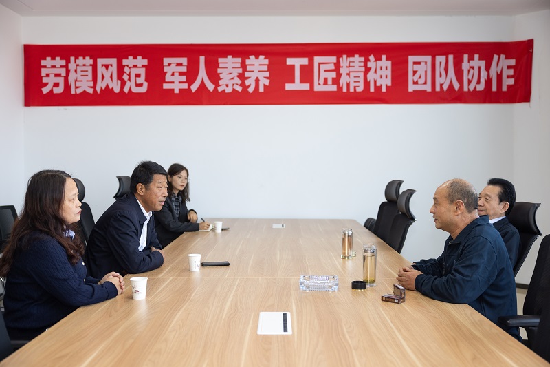 西安科技大学高新学院领导赴环发大学生劳模训练营参观交流