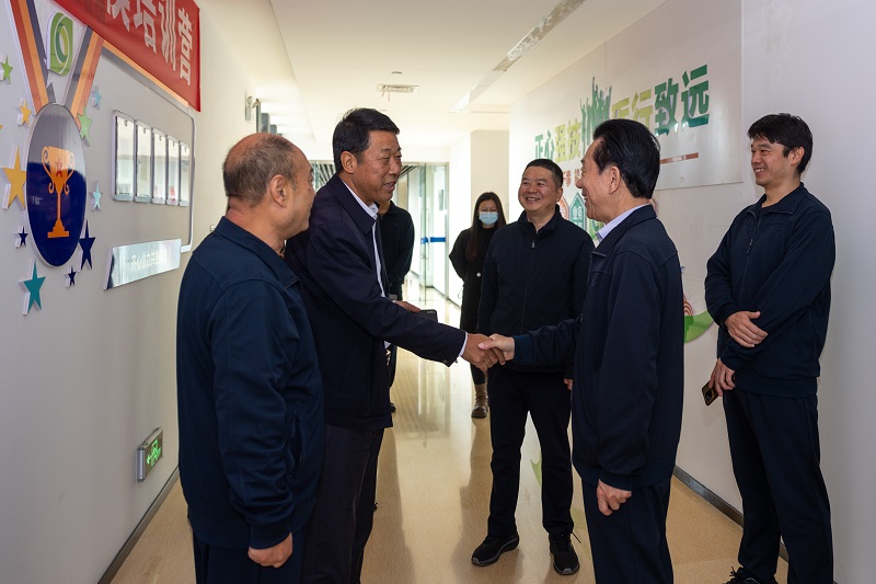 西安科技大学高新学院领导赴环发大学生劳模训练营参观交流