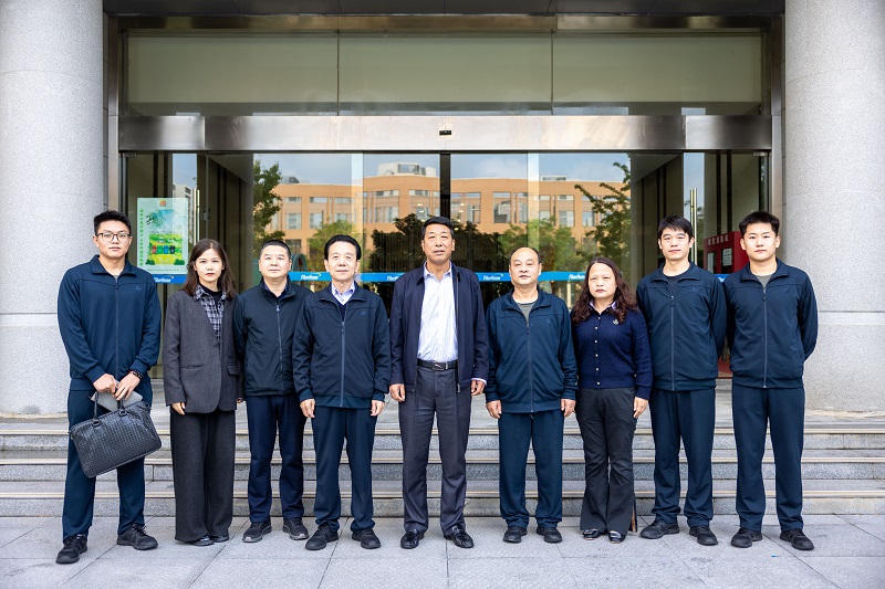 西安科技大学高新学院领导赴环发大学生劳模训练营参观交流